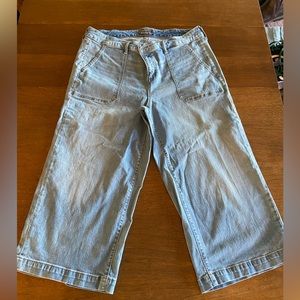 Torrid Wide Leg Denim Crop Pants. Size 20 women.